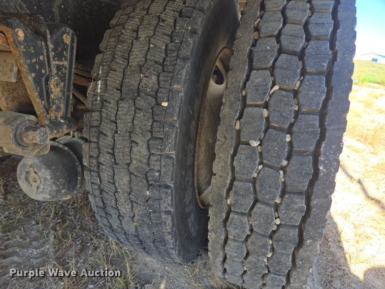 image for item EE7792 1997 Volvo WG Series  flatbed truck