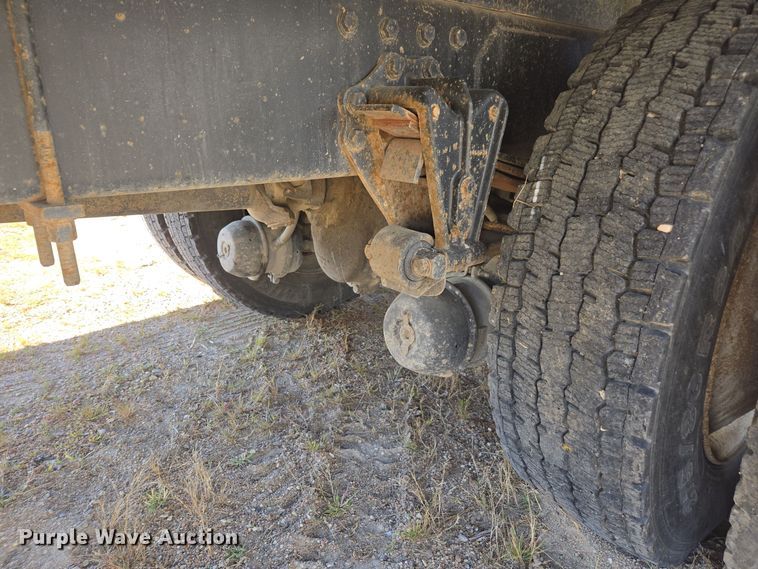 image for item EE7792 1997 Volvo WG Series  flatbed truck