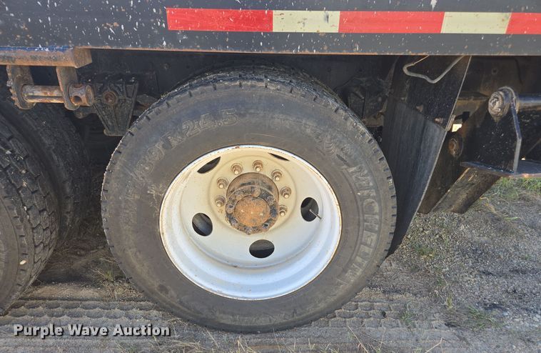 image for item EE7792 1997 Volvo WG Series  flatbed truck