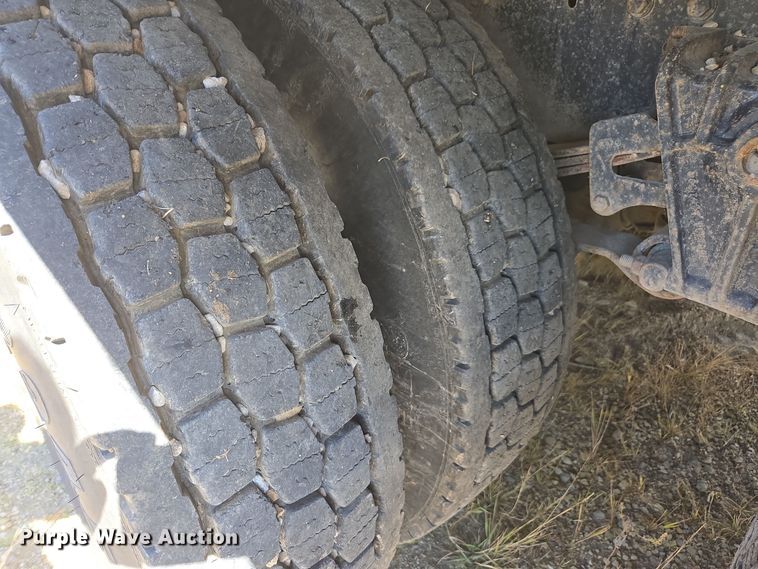 image for item EE7792 1997 Volvo WG Series  flatbed truck