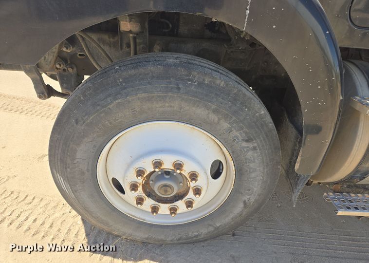 image for item EE7792 1997 Volvo WG Series  flatbed truck