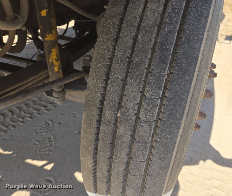 image for item EE7792 1997 Volvo WG Series  flatbed truck