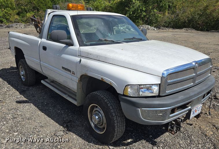 image for item EE8553 2001 Dodge Ram 2500 pickup truck