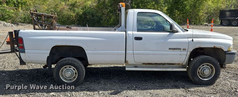 image for item EE8553 2001 Dodge Ram 2500 pickup truck