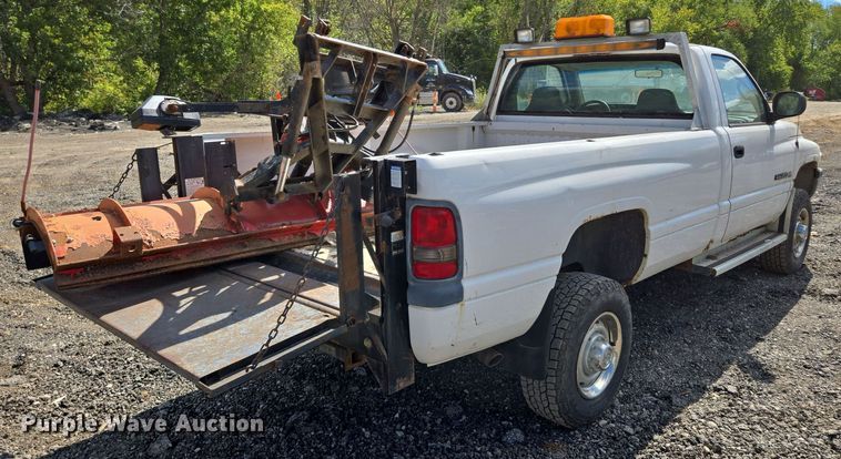 image for item EE8553 2001 Dodge Ram 2500 pickup truck