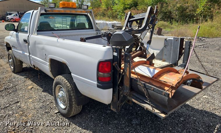 image for item EE8553 2001 Dodge Ram 2500 pickup truck