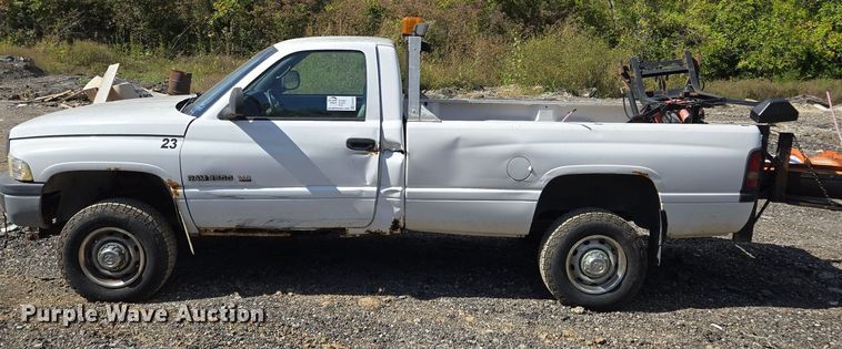 image for item EE8553 2001 Dodge Ram 2500 pickup truck