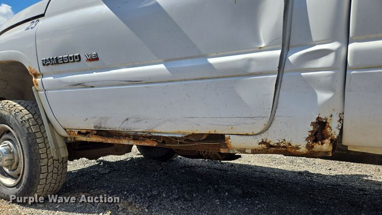 image for item EE8553 2001 Dodge Ram 2500 pickup truck