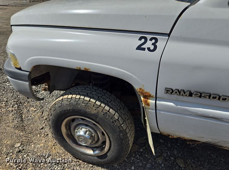 image for item EE8553 2001 Dodge Ram 2500 pickup truck