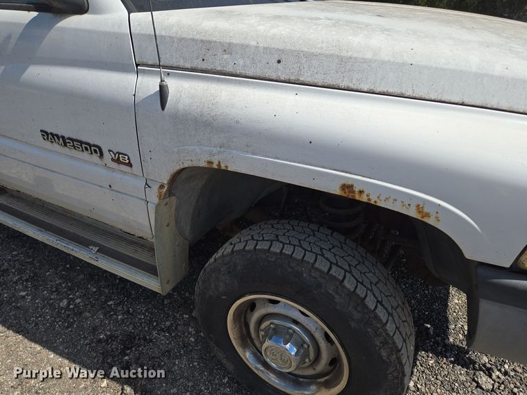 image for item EE8553 2001 Dodge Ram 2500 pickup truck
