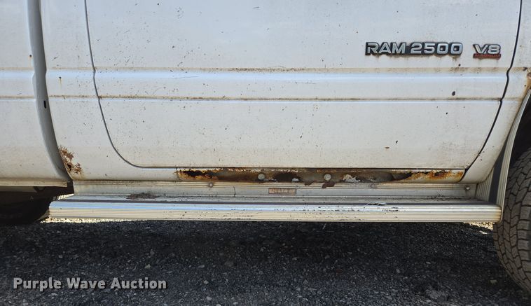 image for item EE8553 2001 Dodge Ram 2500 pickup truck