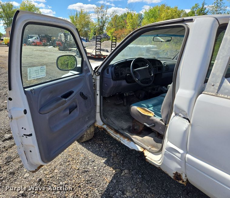 image for item EE8553 2001 Dodge Ram 2500 pickup truck