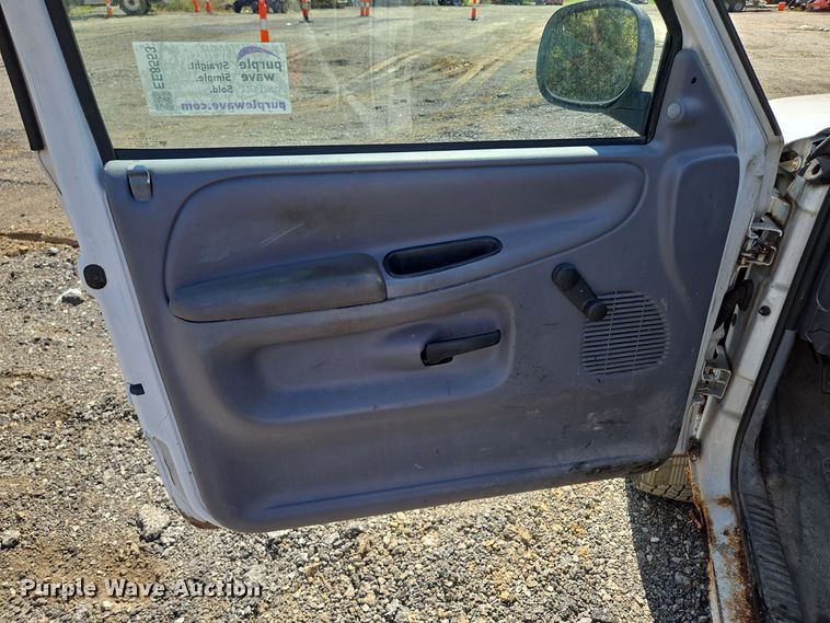 image for item EE8553 2001 Dodge Ram 2500 pickup truck