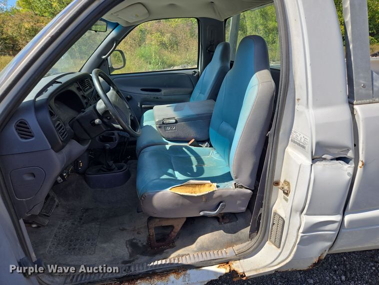 image for item EE8553 2001 Dodge Ram 2500 pickup truck