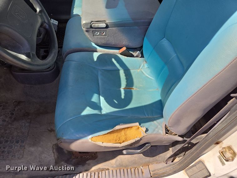 image for item EE8553 2001 Dodge Ram 2500 pickup truck