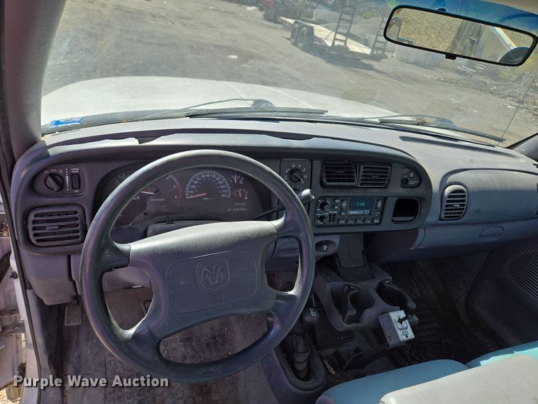 image for item EE8553 2001 Dodge Ram 2500 pickup truck