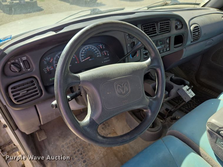 image for item EE8553 2001 Dodge Ram 2500 pickup truck