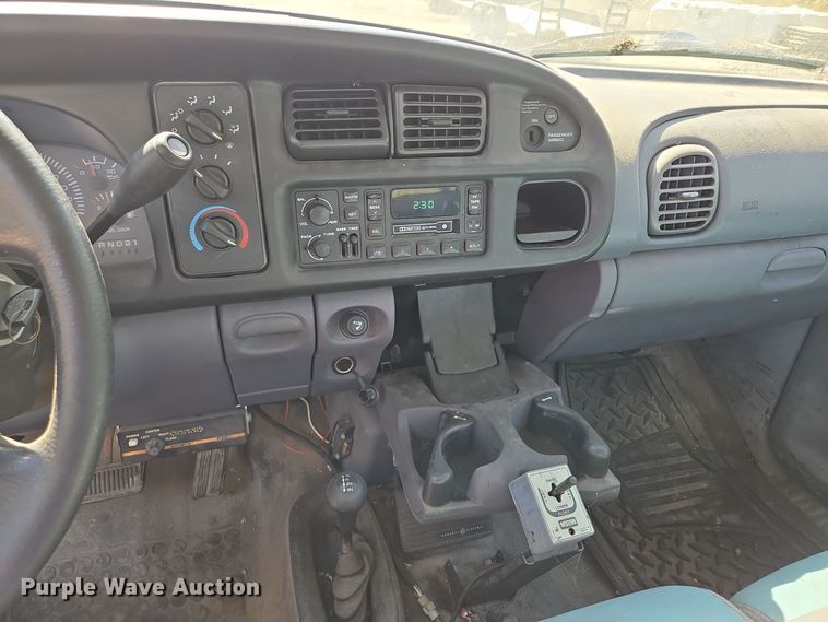 image for item EE8553 2001 Dodge Ram 2500 pickup truck