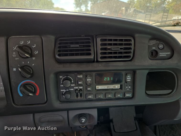 image for item EE8553 2001 Dodge Ram 2500 pickup truck