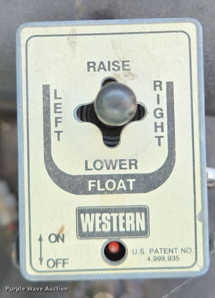 image for item EE8553 2001 Dodge Ram 2500 pickup truck