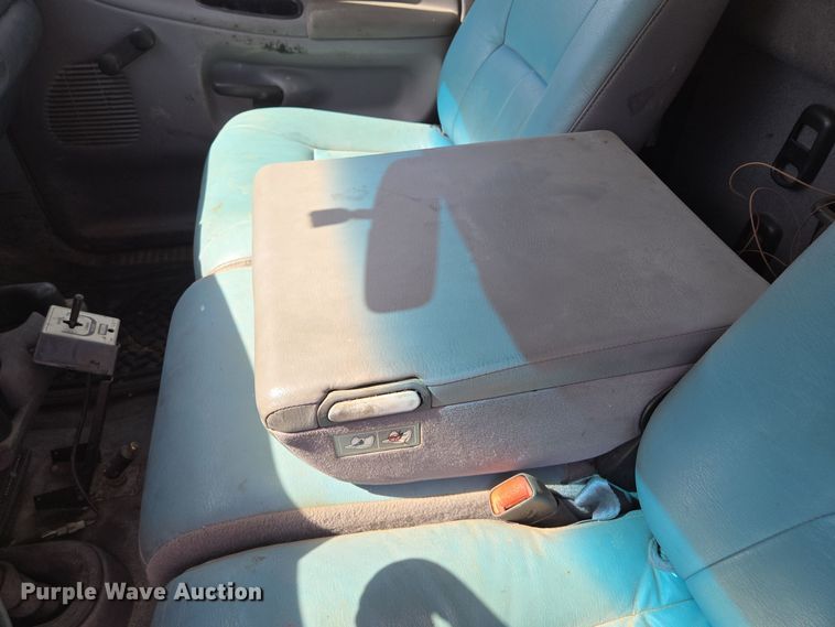 image for item EE8553 2001 Dodge Ram 2500 pickup truck