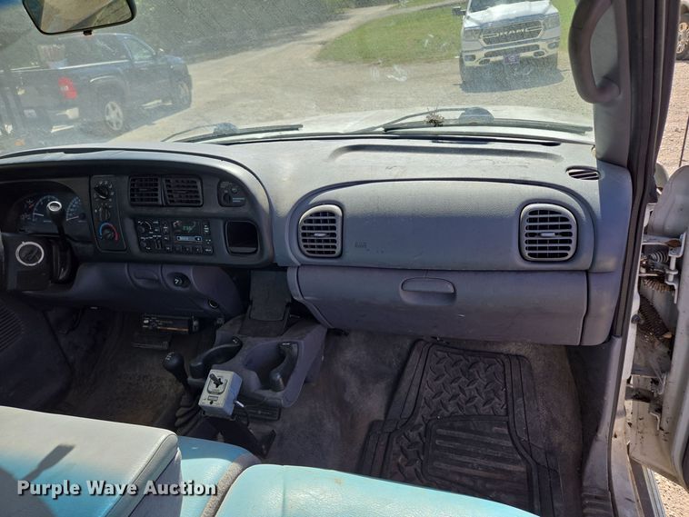 image for item EE8553 2001 Dodge Ram 2500 pickup truck