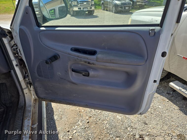 image for item EE8553 2001 Dodge Ram 2500 pickup truck