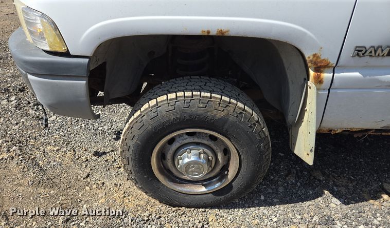 image for item EE8553 2001 Dodge Ram 2500 pickup truck