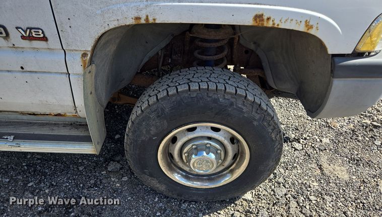 image for item EE8553 2001 Dodge Ram 2500 pickup truck