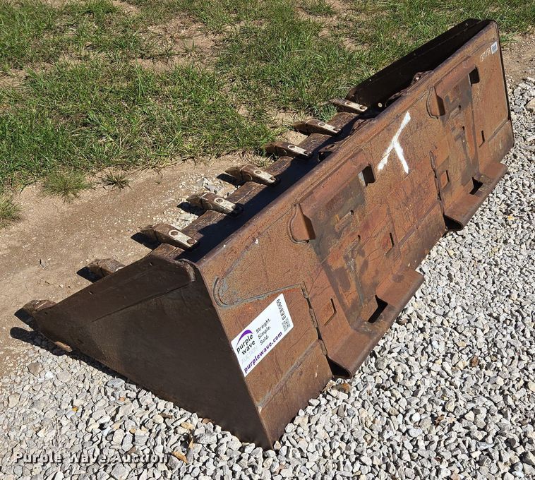 image for item EE8569 skid steer bucket