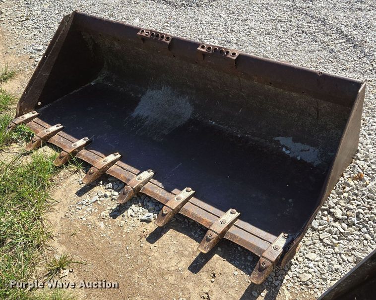 image for item EE8569 skid steer bucket