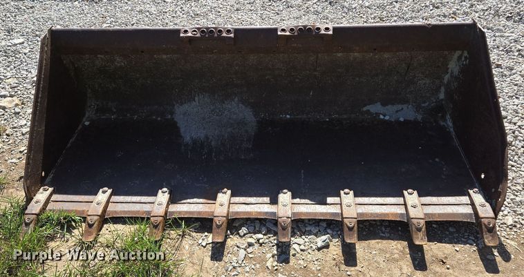 image for item EE8569 skid steer bucket