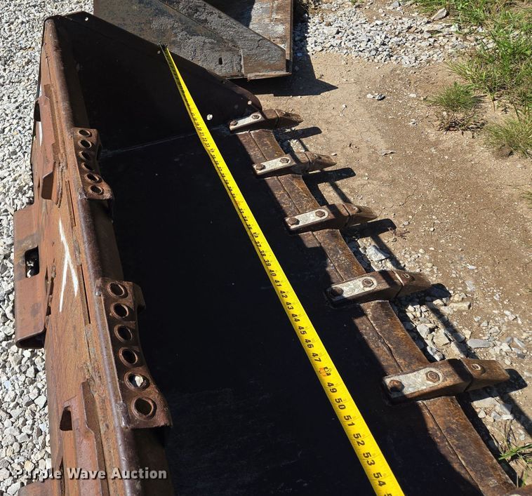 image for item EE8569 skid steer bucket