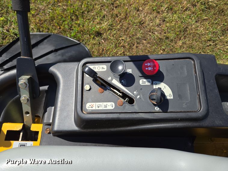 image for item EE8572 2014 Hustler  Raptor  ZTR lawn mower