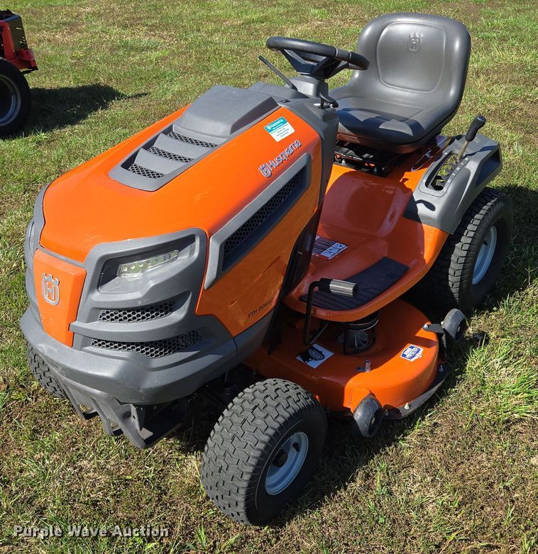 image for item EE8574 2018 Husqvarna  YTH 20K42 lawn mower