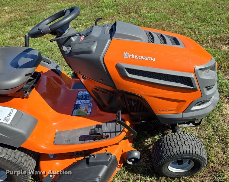 image for item EE8574 2018 Husqvarna  YTH 20K42 lawn mower