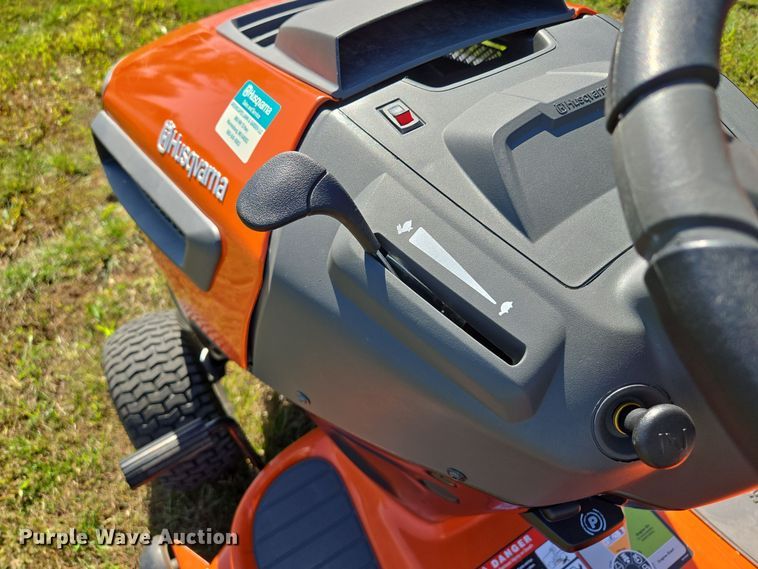 image for item EE8574 2018 Husqvarna  YTH 20K42 lawn mower