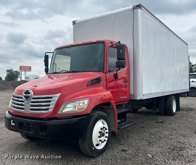 image for item EG0680 2009 Hino 268 box truck