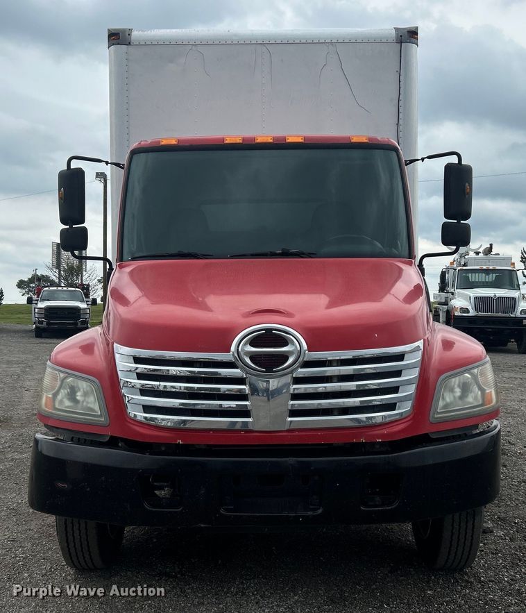 image for item EG0680 2009 Hino 268 box truck