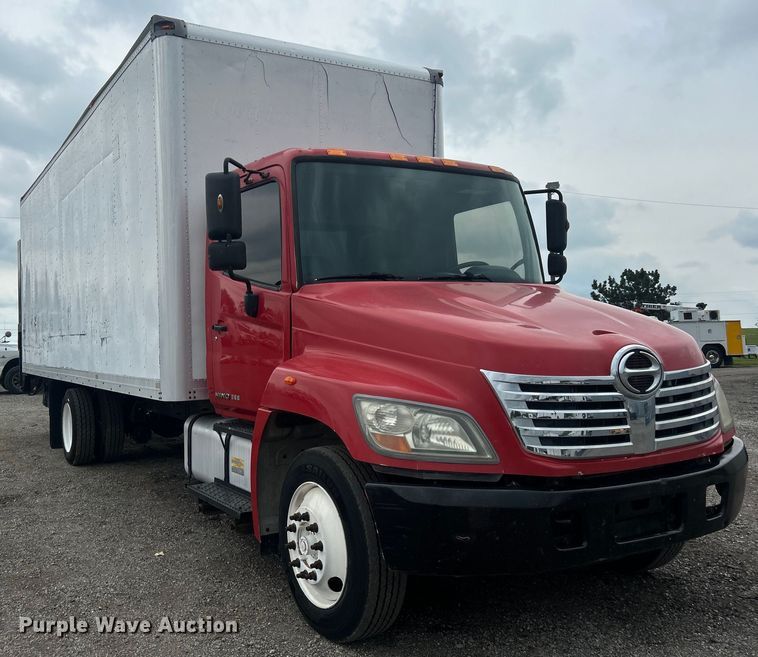 image for item EG0680 2009 Hino 268 box truck