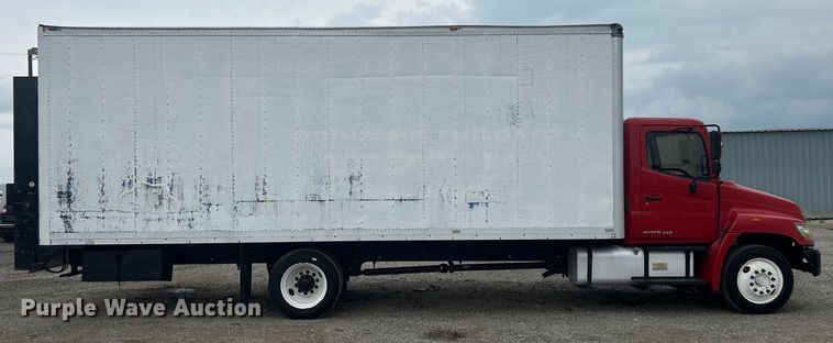 image for item EG0680 2009 Hino 268 box truck