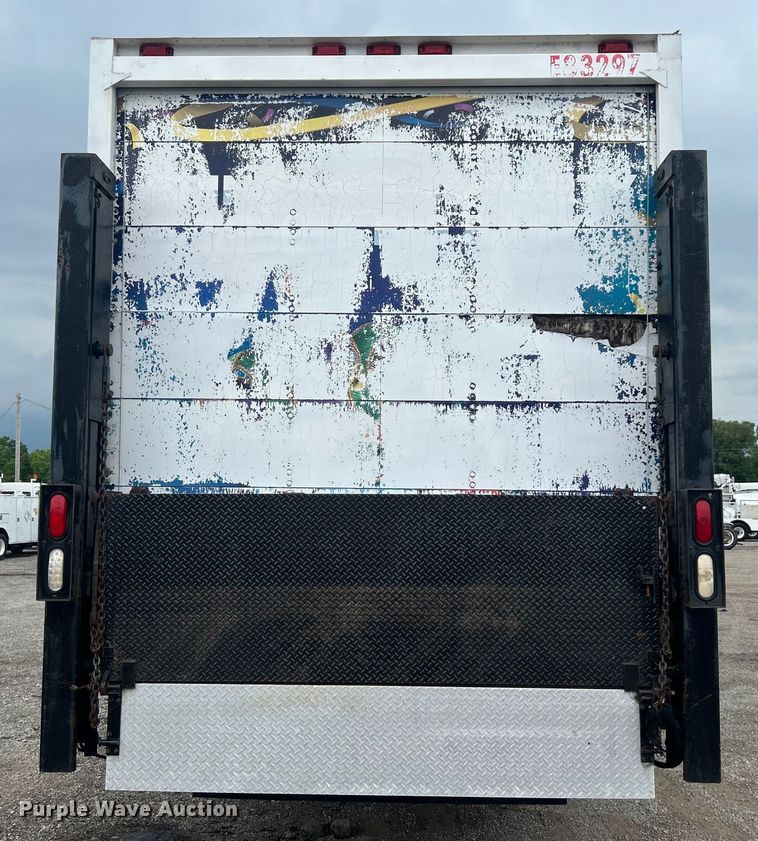 image for item EG0680 2009 Hino 268 box truck