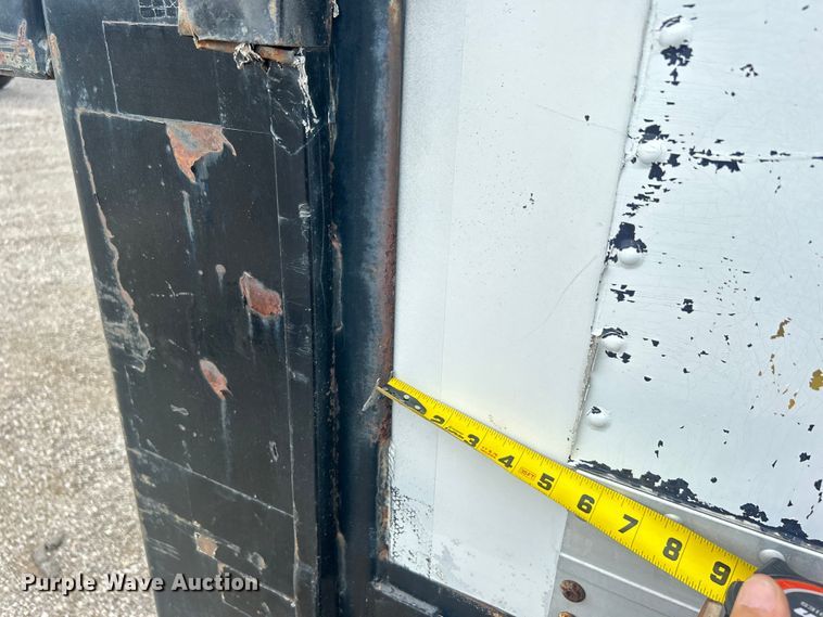 image for item EG0680 2009 Hino 268 box truck