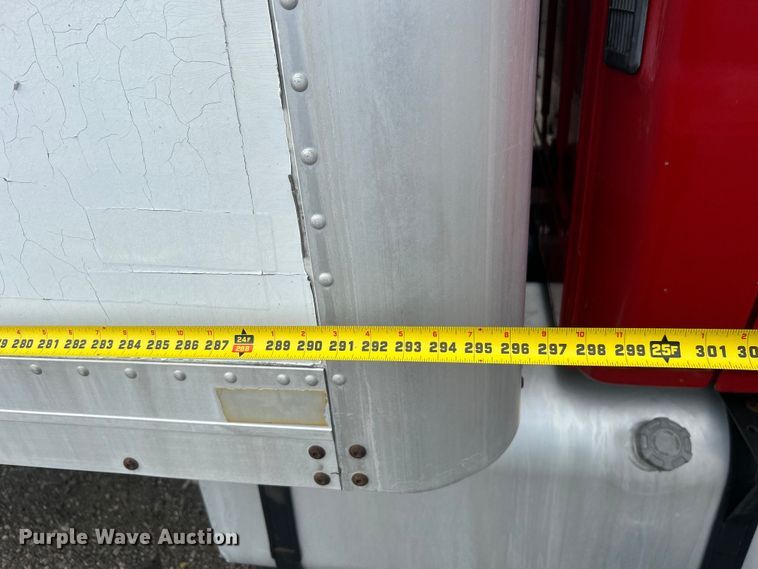 image for item EG0680 2009 Hino 268 box truck