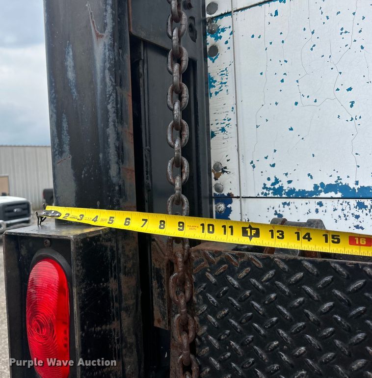 image for item EG0680 2009 Hino 268 box truck