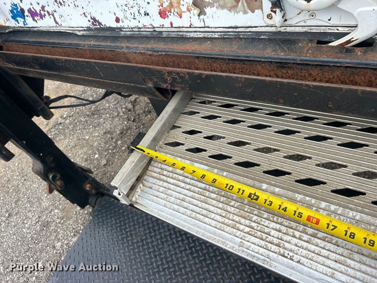 image for item EG0680 2009 Hino 268 box truck