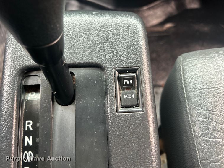 image for item EG0680 2009 Hino 268 box truck