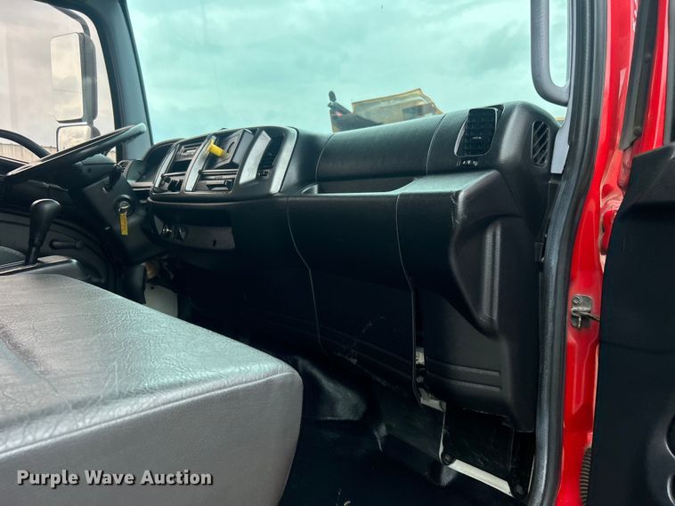 image for item EG0680 2009 Hino 268 box truck