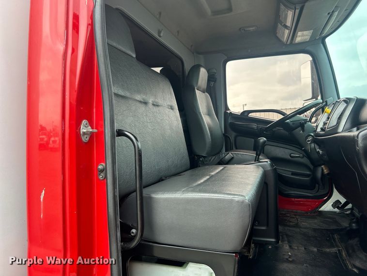 image for item EG0680 2009 Hino 268 box truck