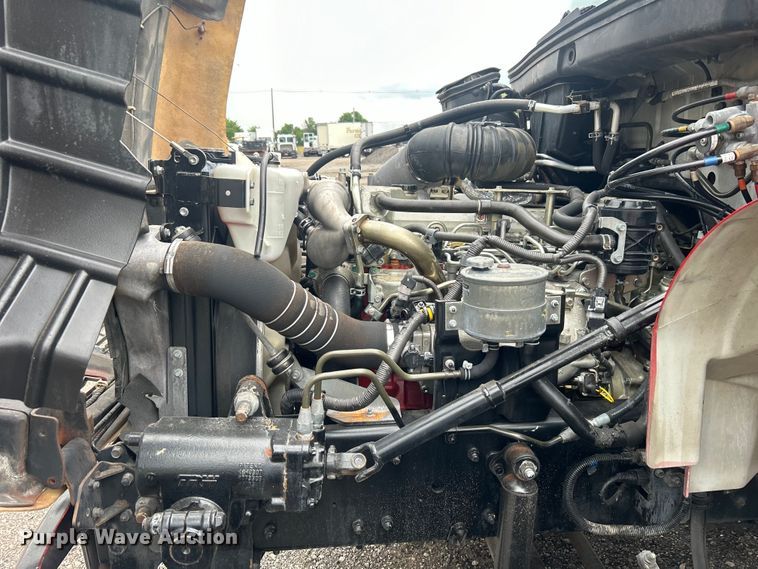 image for item EG0680 2009 Hino 268 box truck